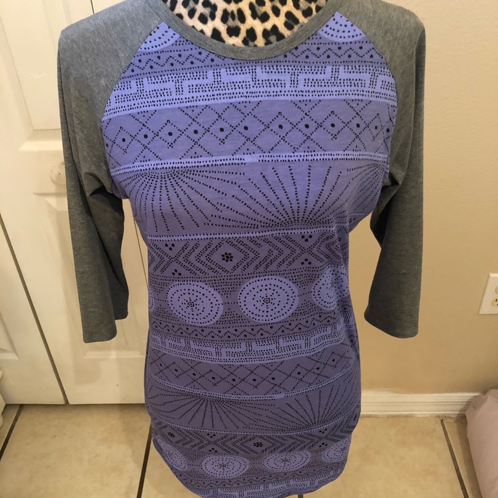 LuLaRoe Randy Tee in size S